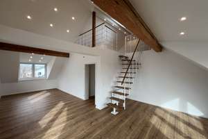 3,5 Zimmer Loft-Dachgeschoss Wohnung in Wiesbaden Breckenheim mit EBK und Balkon