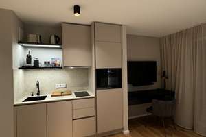 Exklusives, vollmöbliertes Design-Studio mit großem Westbalkon und Blick ins Grüne – 40468 Unterrath, Düsseldorf – Vorschaubild 2