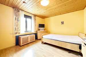 Doppelhaushälfte mit 3 Garagen, Wintergarten, Balkon und kleinem Garten! In guter Lage, Stadtteil Gl – Bayreuth – Vorschaubild 5