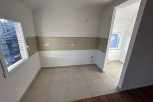 Exklusive Maisonetten-Wohnung mit zwei Bädern ***Belsen3 Immobilien UG*** – Kalkumer Straße 177, 40468 Unterrath, Düsseldorf – Vorschaubild 3