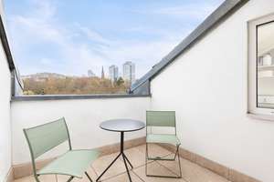 Prenzlauer Berg, Über den Dächern des Winskiezes: 2-Zimmer-Dachgeschoss, Terrasse, Blick ins Grüne – Prenzlauer Allee 14, 10405 Prenzlauer Berg, Berlin – Vorschaubild 3