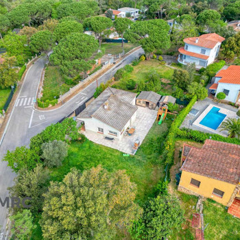 Einfamilienhaus mit Terrasse und Garage. Urbanización La Canyera, Llagostera