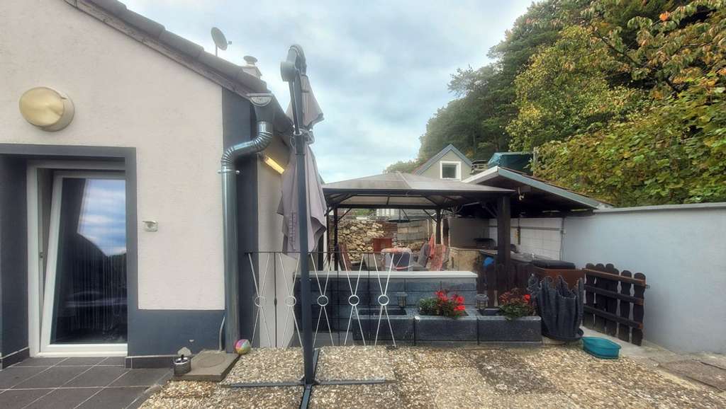 Immobilie in Altmannstein - Provisionsfrei! 4 Zimmer Einfamilienhaus mit großer Dachterrasse in Altmannstein-Neuenhinzenhausen - Bild 1