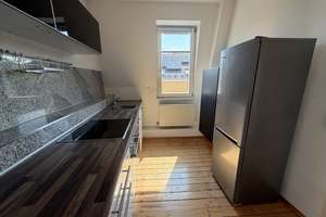 Charmante 2-Zimmer-Dachgeschosswohnung mit Einbauküche in der Karlsruher Südstadt – Die vollständige Adresse der Immobilie erhältst du vom Anbieter., 76137 Südstadt, Karlsruhe – Vorschaubild 3