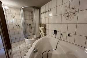 In schöner Ortsrand-/ Aussichtslage: Gepfl. EFH, u. a. mit Wintergarten, Kaminofen, Fußbodenheizung – Alte Weinstraße 33, 98554 Benshausen – Vorschaubild 66