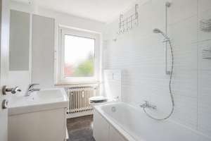 Moderne 3-ZKB mit Dachterrasse, EBK und Garage - zentral in Göggingen! – Die vollständige Adresse der Immobilie erhältst du vom Anbieter., 86199 Göggingen-Süd, Augsburg – Vorschaubild 9