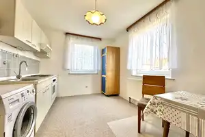 Großzügiges 1- bis 2-Familienhaus mit Garagen, großer Terrasse und Garten! – Bayreuth (Kreis) – Vorschaubild 9
