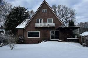 Kleine Rotklinker-Villa mit 6 Zimmern und Garage in Hamburg-Volksdorf