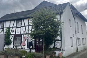 Rarität aus Wohnungen und professioneller Gastronomie mit schönen Aussenbereichen – Die vollständige Adresse der Immobilie erhältst du vom Anbieter., 53773 Hennef (Sieg) – Vorschaubild 36