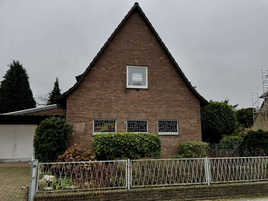 FREISTEHENDES  EINFAMILIENHAUS in bevorzugter, Lage  von KAARST- BÜTTGEN.