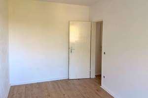 **FRISCH RENOVIERT** Helle 4-Zimmer-Wohnung mit BALKON in Solingen – Jaspersstraße 9, 42719 Wald, Solingen – Vorschaubild 8