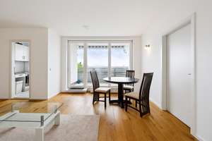 Charmante Dachgeschosswohnung mit sonniger Dachterrasse in gepflegter Wohnanlage – Die vollständige Adresse der Immobilie erhältst du vom Anbieter., 81829 Messestadt Riem, München – Vorschaubild 3