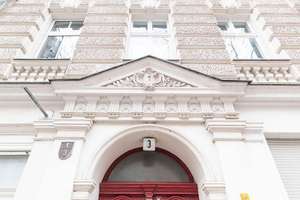 Altbauwohnung mit Balkon am Volkspark Friedrichshain – Die vollständige Adresse der Immobilie erhältst du vom Anbieter., 10407 Prenzlauer Berg, Berlin – Vorschaubild 2