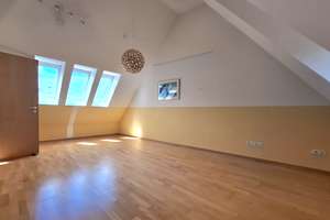 Schönes 2-Familienhaus mit 2 Garagen im Zentrum von KA-Durlach! 4-Zi.-Maisonettewhg. sofort frei! – Die vollständige Adresse der Immobilie erhältst du vom Anbieter., 76227 Durlach, Karlsruhe – Vorschaubild 12