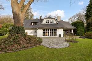 Seltene Gelegenheit 6 Zi. Walmdachvilla mit 280 m² Wohnfläche und Einliegerwohnung zu verkaufen.