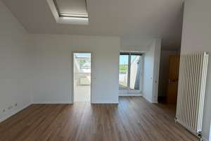 Charmante 1-Zimmer Dachgeschosswohnung mit Balkon in Bahnhofsnähe – Friedrich-List Str. 14, 46045 Altstadt-Mitte, Oberhausen – Vorschaubild 3