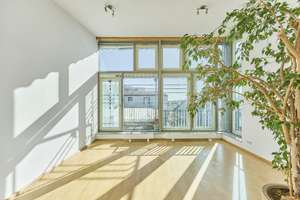 In Top-Lage: Ein Zuhause mit Leichtigkeit – lichtdurchflutetes Penthouse