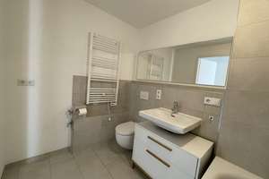 Helle 4 Zimmer Helle 4 Zimmer  Wohnung - Loggia mit Ausblick über ruhigen grünen Innenhof – Watzmannstraße 4, 81541 Obergiesing, München – Vorschaubild 13