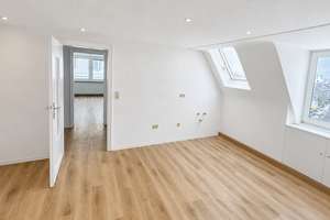 Charmante 3-Zimmer-Dachgeschosswohnung in Würzburg – frei ab sofort – Annastraße 15, 97072 Altstadt, Würzburg – Vorschaubild 2