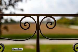 Freistehendes kleines Einfamilienhaus mit Garage