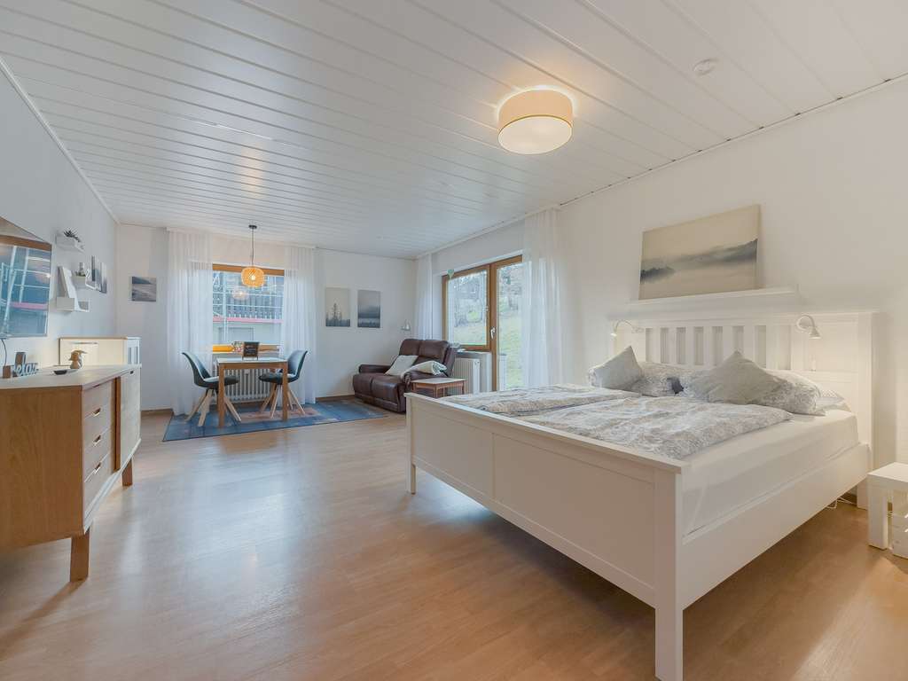 Immobilie in Schönwald im Schwarzwald - Apartment in Top-Lage
1-Zimmer Ferienapartment direkt am Dobel-Skilift - Bild 2