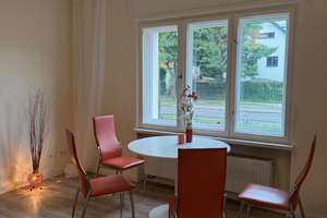 Stilvolle 2-Zimmer-Hochparterre-Wohnung mit geh. Innenausstattung mit Balkon und EBK
