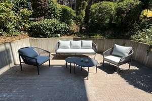 **Wunderschöne 2 Zimmer Wohnung mit großer Terrasse, EBK und PKW Stellplatz**