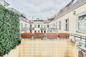 Licht, Ruhe, Rückzug und zentral – oberste Etagenwohnung,  Balkon,  Nähe Helmholzplatz – Stubbenkammerstr. 11, 10437 Prenzlauer Berg, Berlin – Vorschaubild 13
