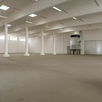ca. 6.620 m² Hallenfläche östlich von München zu vermieten