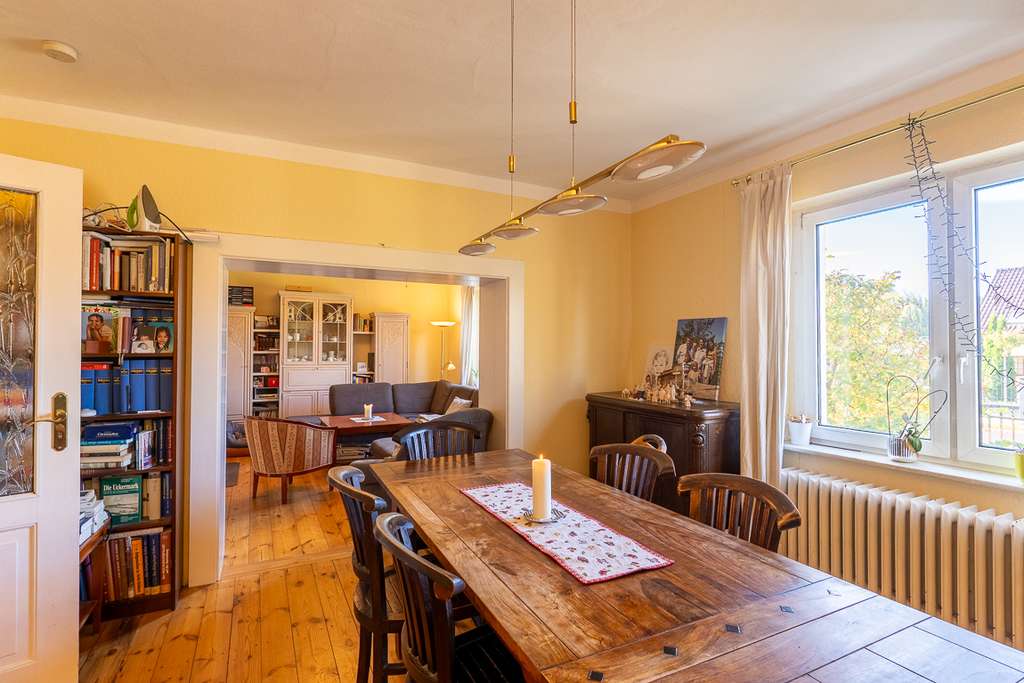 Immobilie in Falkensee - Großzügige Altbauvilla mit Einliegerwohnung / Gewerberemise auf weitläufigem Grundstück - Bild 4