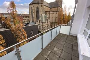 Zentrale und barrierefreie Wohnung mit Balkon im 1.OG | Baujahr 2014 | Fernwärme | Stellplatz – Christoph-Schlingensief Straße 12, 46045 Altstadt-Mitte, Oberhausen – Vorschaubild 2