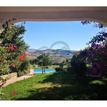 Reitanlage, 5 Apartments, 2 Studios, Swimmingpool, 66 ha.