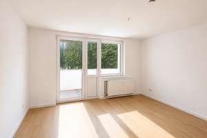 Wohnen mit Blick in die grüne Stadtnatur - 3 Zimmer mit Loggia in Eilbek – Die vollständige Adresse der Immobilie erhältst du vom Anbieter., 22089 Eilbek, Hamburg – Vorschaubild 3