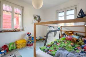 Familienidylle : Zentrumsnahes Zweifamilienhaus mit großem sonnigen Garten ! – Die vollständige Adresse der Immobilie erhältst du vom Anbieter., 72793 Pfullingen – Vorschaubild 17