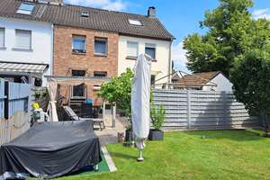 -Für die kleine Familie-
Gemütliches, modernisiertes Einfamilienhaus auf schön angelegtem Grundstüc