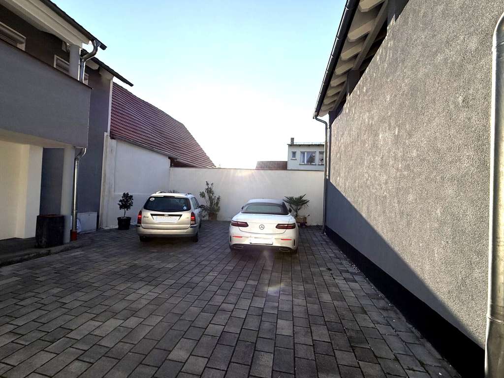 Immobilie in Altlußheim - Großzügige neuwertige Stadtvilla -exklusives Wohnen auf 345m² in Altlußheim - Bild 3