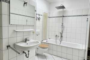 1. Monat kaltmietfrei! Helle 3-Raum-Wohnung mit großem Balkon über den Dächern von Magdeburg! – Klausenerstr. 6/8, 39112 Magdeburg – Vorschaubild 7