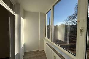Attraktive 3-Zimmer-Wohnung mit Einbauküche und Loggia in Chemnitz-Hilbersdorf! – Die vollständige Adresse der Immobilie erhältst du vom Anbieter., 9131 Hilbersdorf, Chemnitz – Vorschaubild 3