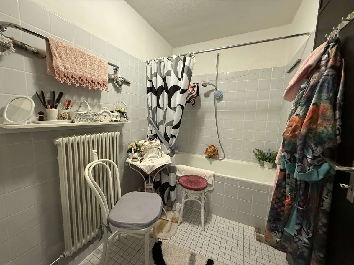 Immobilie in Dobel - Charmante Hochparterre-Wohnung mit Balkon, Gemeinschaftspool & Sauna - Bild 3