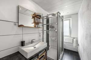 Außergewöhnliche Maisonettewohnung mit Dachterrasse und Weitblick – Die vollständige Adresse der Immobilie erhältst du vom Anbieter., 42859 Zentralpunkt, Remscheid – Vorschaubild 3