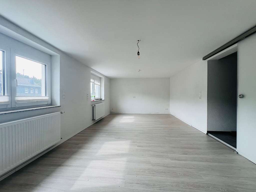 Immobilie in Horb am Neckar - Teilsaniertes Einfamilien-/Mehrgenerationenhaus mit Terrasse, Garage und zusätzlichem Waldgrundstück - Bild 1