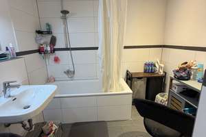     Helle 3-Zimmer-Wohnung mit Einbauküche und Stellplatz - ab 01.08  – Die vollständige Adresse der Immobilie erhältst du vom Anbieter., 80807 Milbertshofen, München – Vorschaubild 3