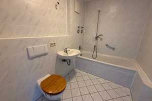Aufzug - Südbalkon - modernes Laminat - EBK - Tiefgaragenstellplatz!! – Fichtestraße 53, 9126 Chemnitz – Vorschaubild 17