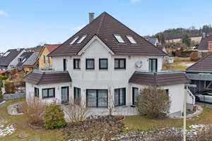 Exklusives Architektenhaus! Energieeffizientes EFH mit gepflegtem Garten in begehrter Lage – Die vollständige Adresse der Immobilie erhältst du vom Anbieter., 95463 Bindlach – Vorschaubild 2