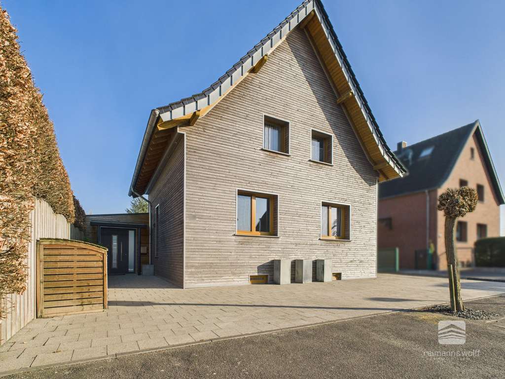 REIMANN&WOLFF Heinsberg-Kirchhoven: "Modernisiertes Zuhause voller Licht und Leben.”