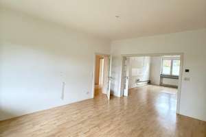 5-Raum-Wunder mit 2 Bädern und Balkon im Saarlandstraßen-Viertel!