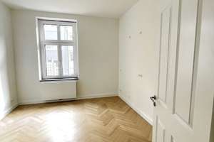 Erstbezug Altbauperle Pempelfort! Stilvoll kernsanierte 3 Zi.-Beletage mit Balkon u. Aufzug – 40211 Pempelfort, Düsseldorf – Vorschaubild 2