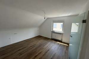 3 Zi. DG-Whg. mit herrlichem Blick in die Weinberge in Stuttgart-Obertürkheim mit EBK/ Strom in NK – Die vollständige Adresse der Immobilie erhältst du vom Anbieter., 70329 Obertürkheim (Ortsteil), Stuttgart – Vorschaubild 8
