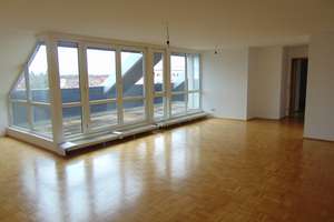 Wunderschöne Dachterrassenwohnung, 4 Zi.   grosses Wohnzimmer ca. 60 m²  2 Bäder  - Fernblick! - U 2