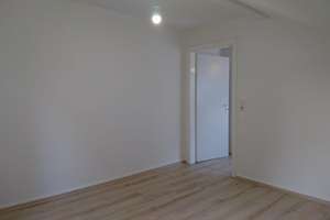 Helle und gemütliche 2-Zimmer Dachgeschosswohnung in wunderschönem Altbau – Industriestraße 51, 47803 Kempener Feld/Baackeshof, Krefeld – Vorschaubild 12
